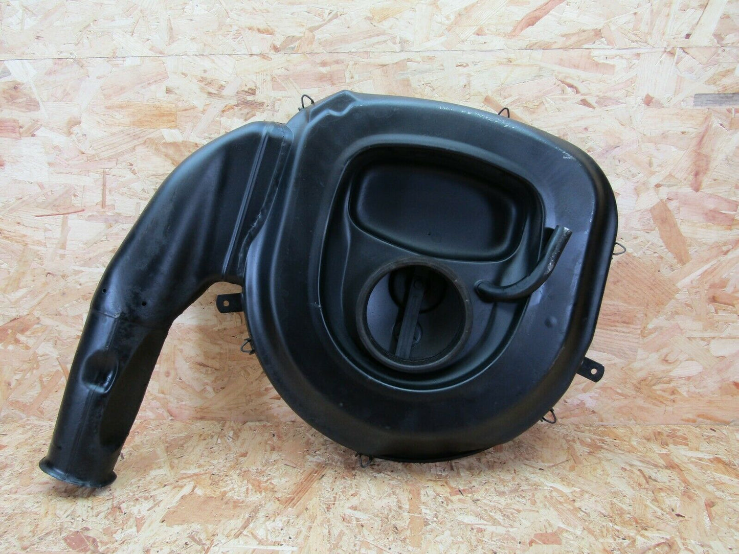 2137 Mercedes-Benz W116 350SE Air Filter Housing 4517485106