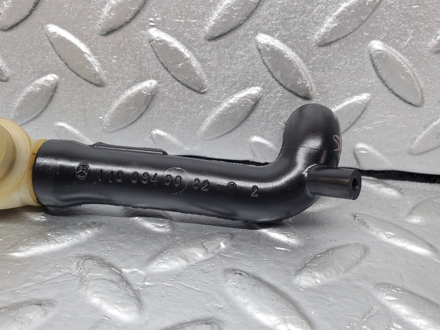 44453 Mercedes-Benz W123 280E Air Intake Pipe 1100946082 1100944582