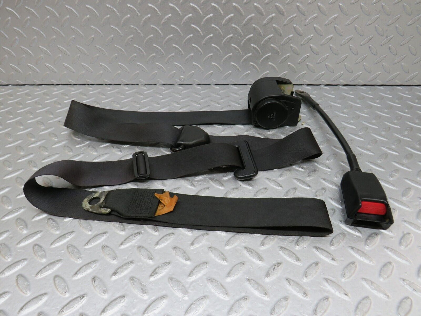 35875 Mercedes-Benz W108 Front Right Seat Belt & Buckle 116639489 123306589