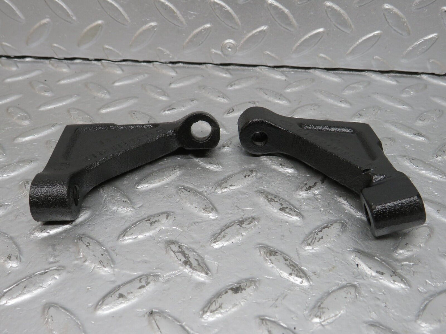 40092 Mercedes-Benz R107 350SL Engine Mount Bracket Pair 1160110995 1160110895