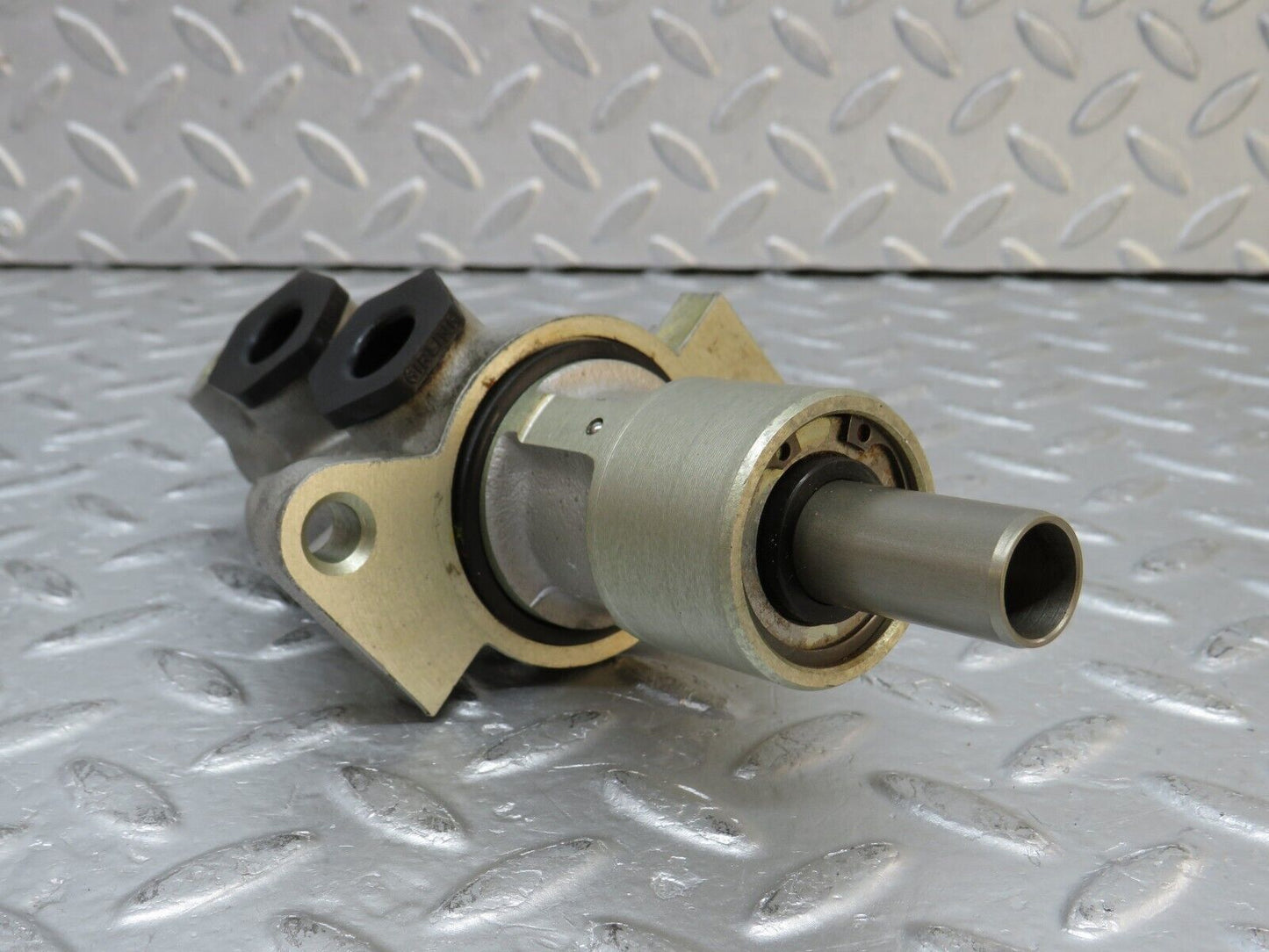 37931 Mercedes-Benz A124 320E Cabriolet Brake Master Cylinder Girling