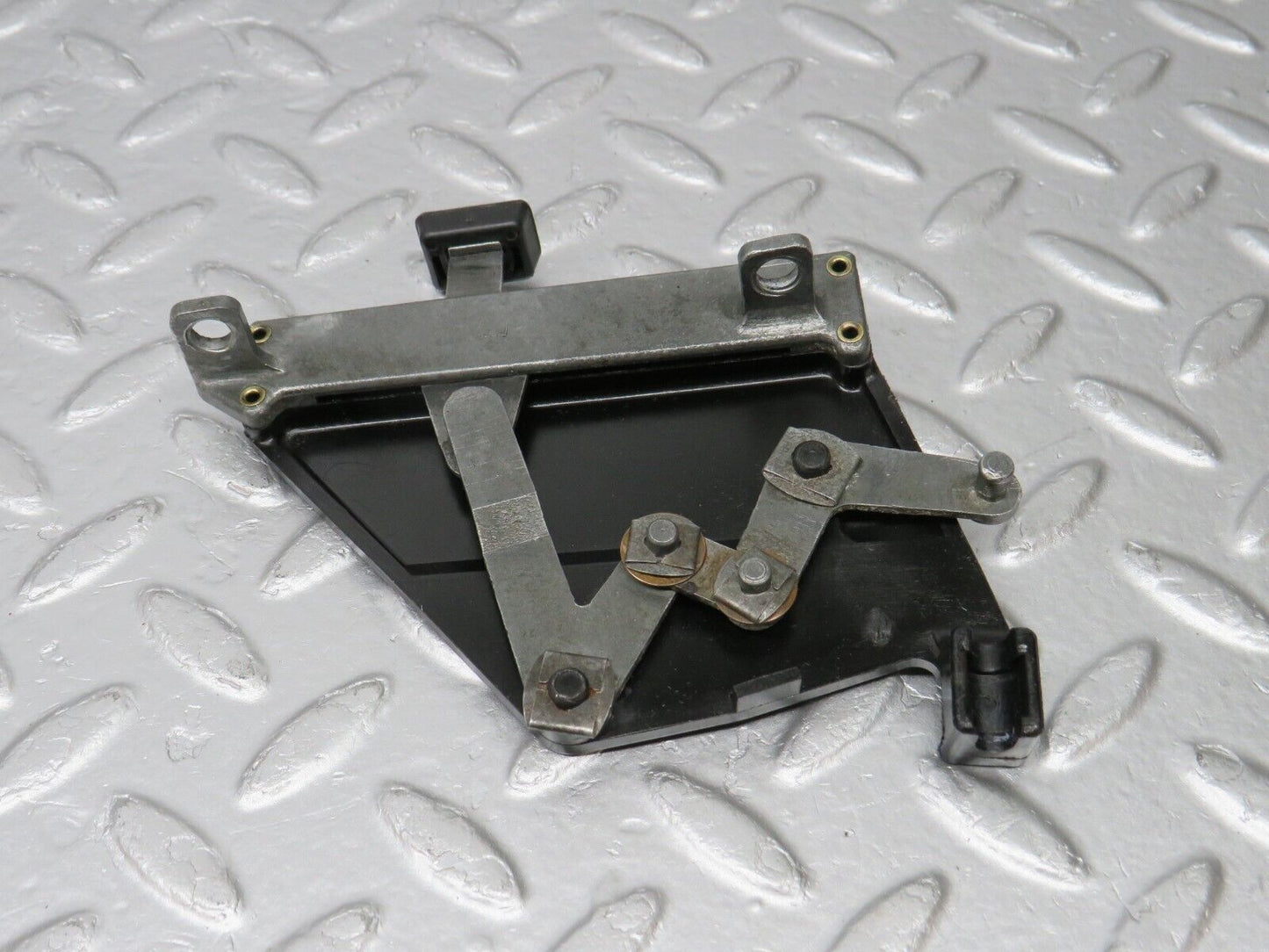 39833 Mercedes-Benz R107 350SL Air Vent Control Lever Left 1078300385