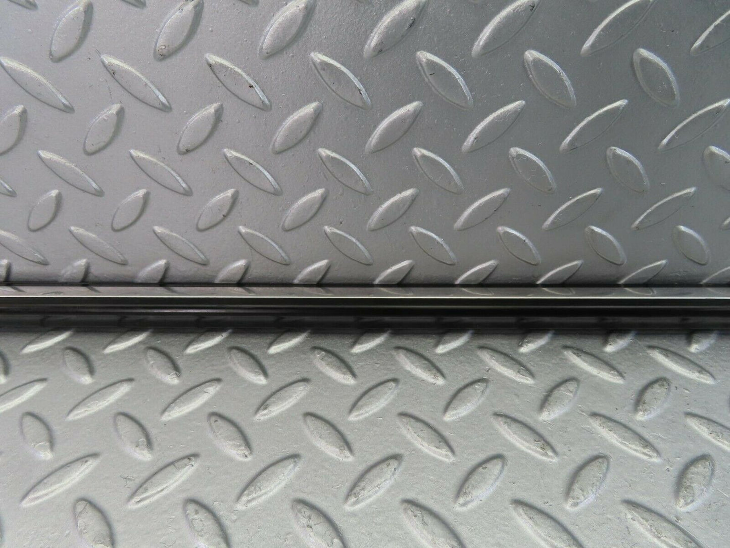 10243 Mercedes-Benz W123 Rear Right Door Centre Moulding Trim
