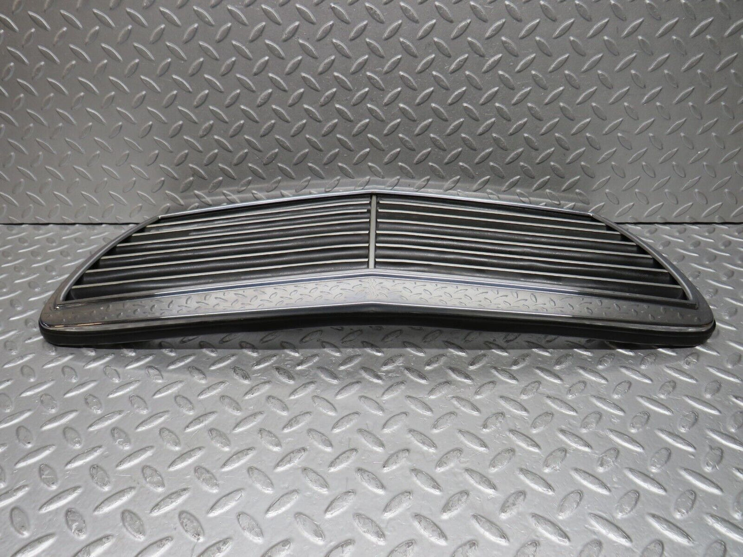 37840 Mercedes-Benz A124 320E Cabriolet Bonnet Grill Chrome 1408880323