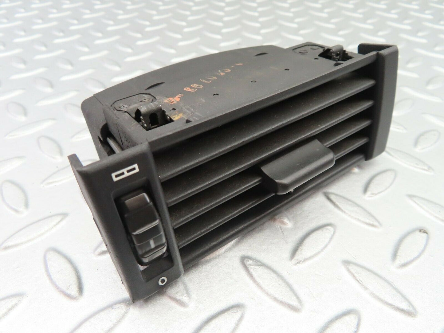 7125 Mercedes-Benz S124 E220 Wagon Dashboard Air Vent Right