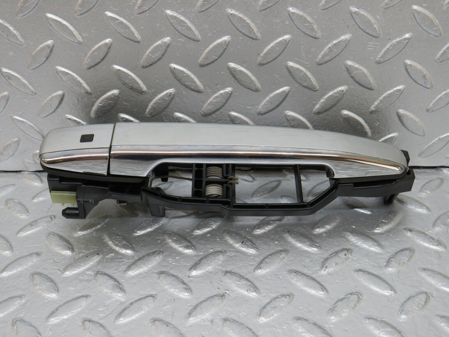 34697 Mercedes-Benz W210 320E Front Left Exterior Door Handle No Key