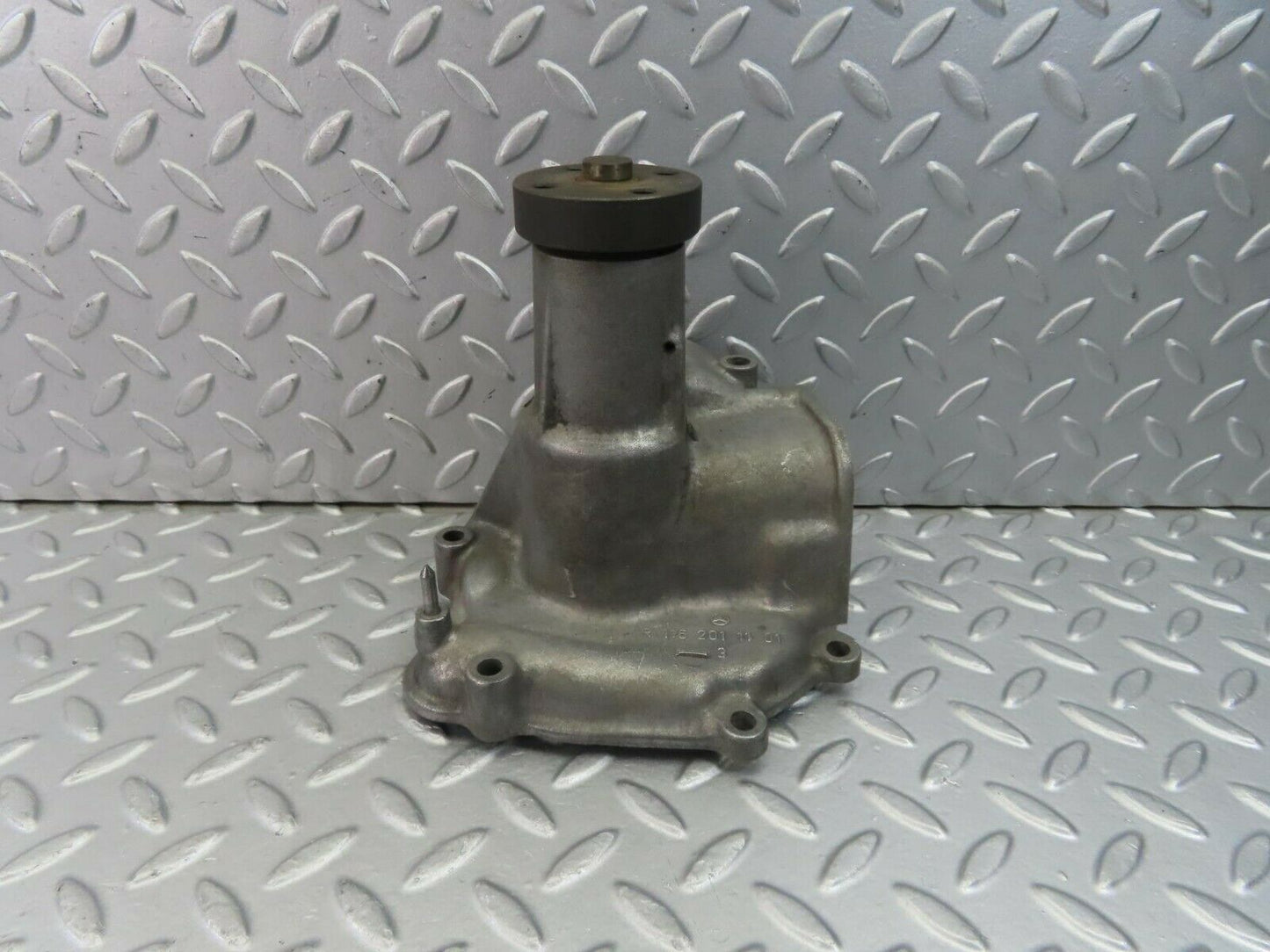 8933 Mercedes-Benz W116 Water Pump 1162011101