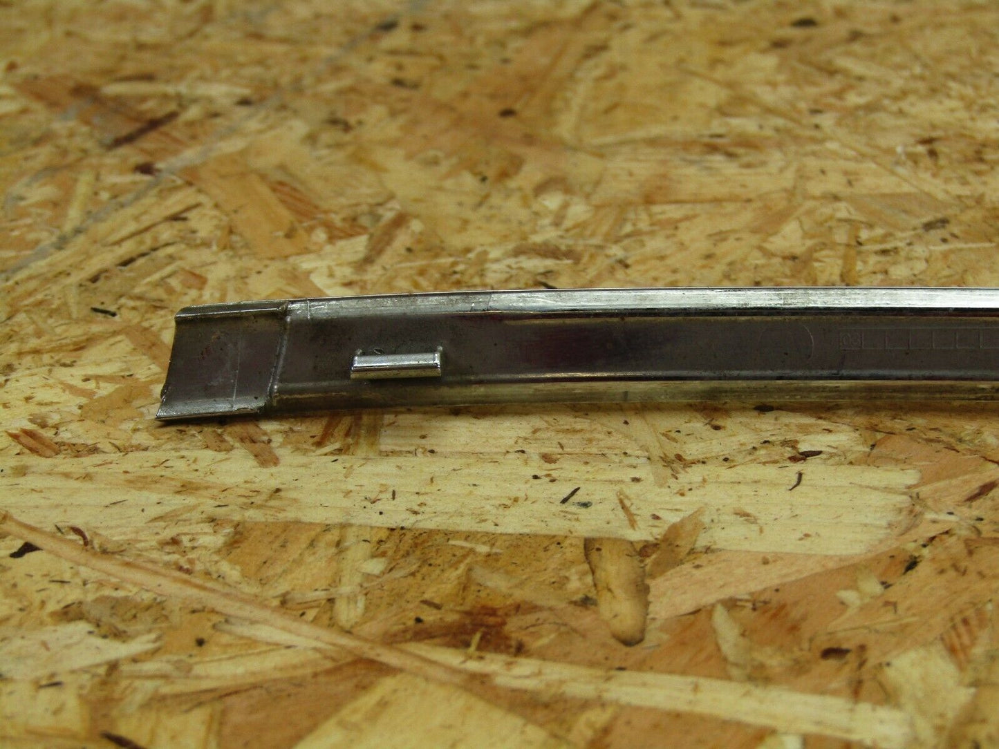 2184 Mercedes-Benz W220 S430 Rear Bumper Centre Chrome Trim 2208850074