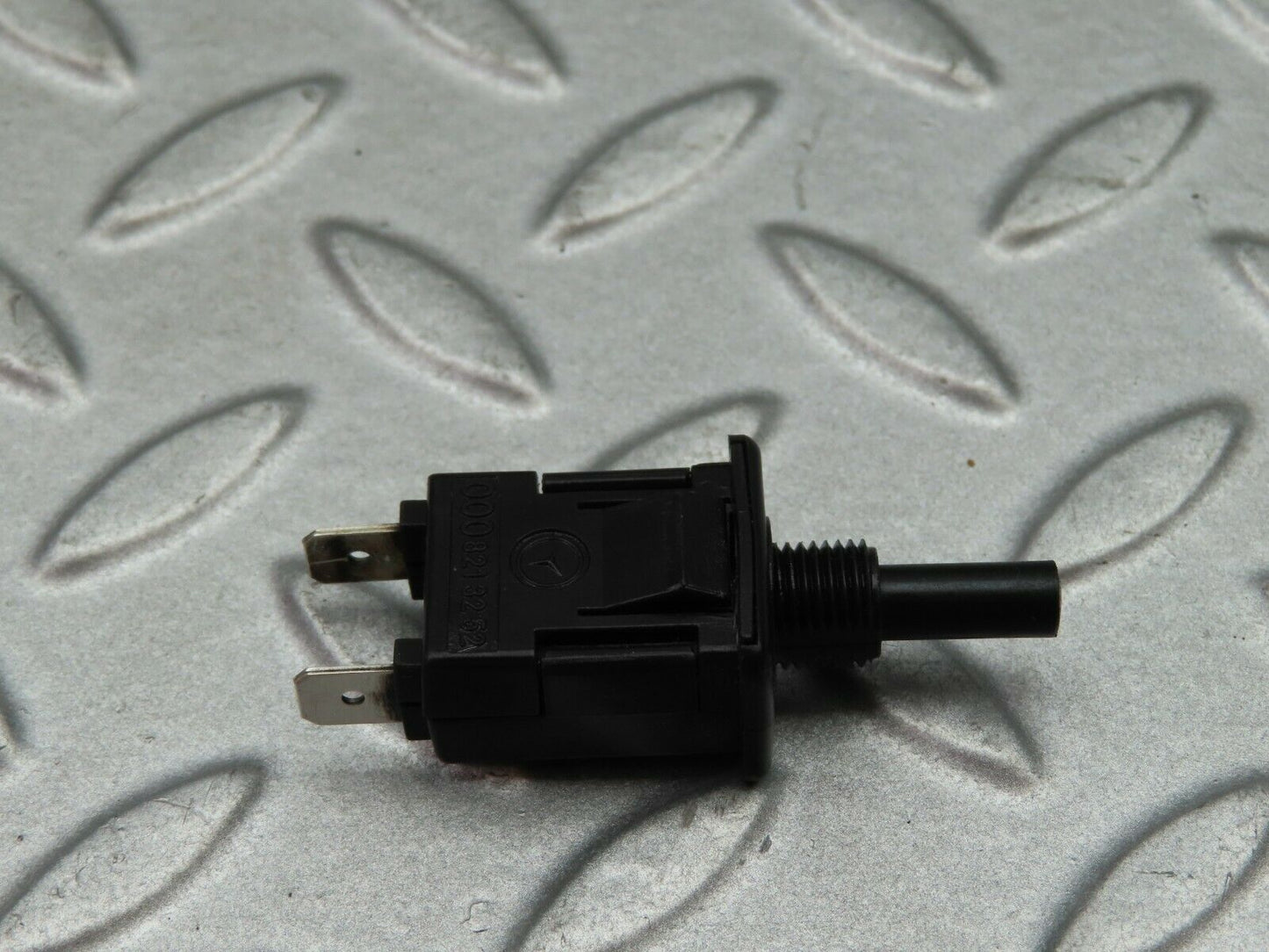 5759 Mercedes-Benz W123 200 Glove Box Light Switch 0008213252