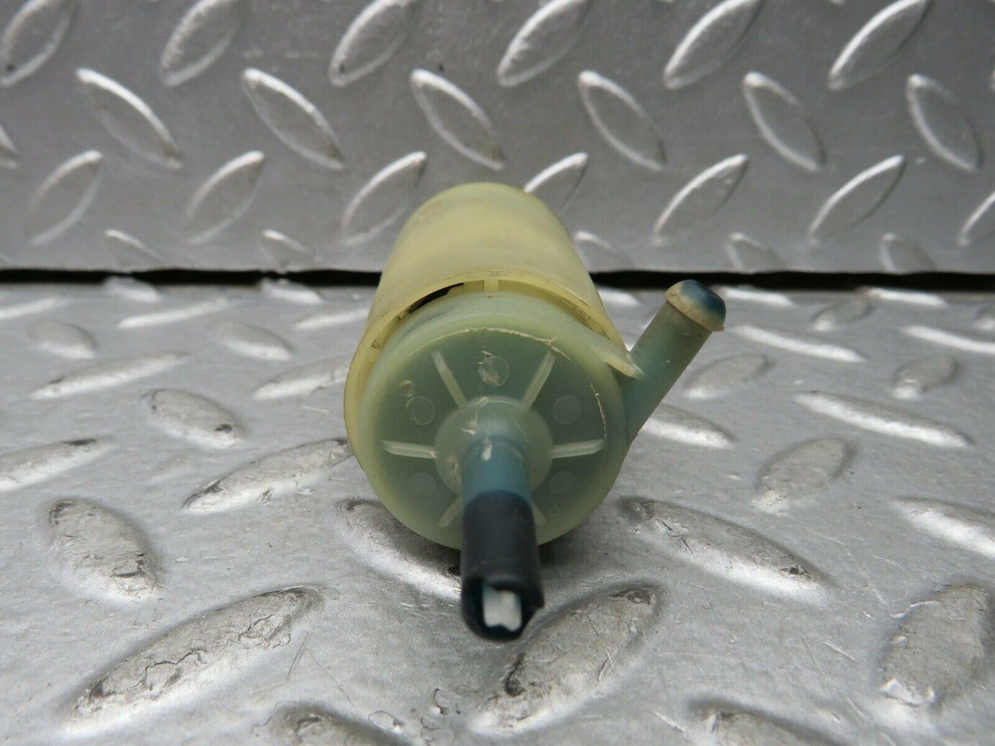 22141 Mercedes-Benz S123 280TE Wagon Windscreen Washer Pump