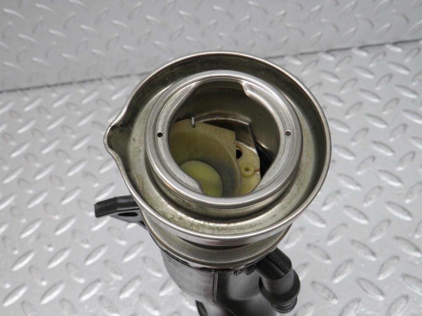 33286 Mercedes-Benz W202 C180 Fuel Tank Filling Pipe & Cap 2024700320