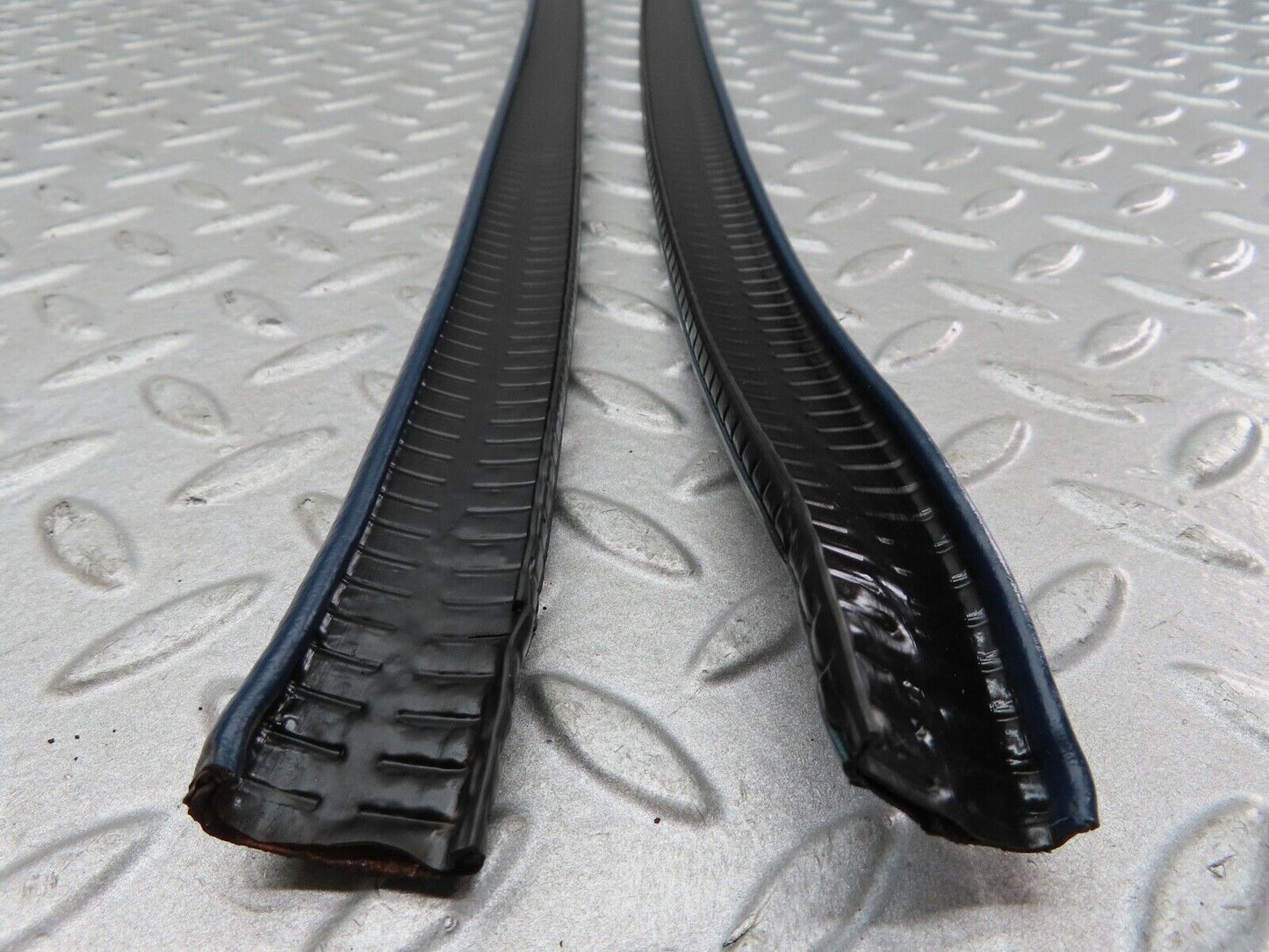17520 Mercedes-Benz W116 450SEL Rear Door Inner Top Seal Pair Blue
