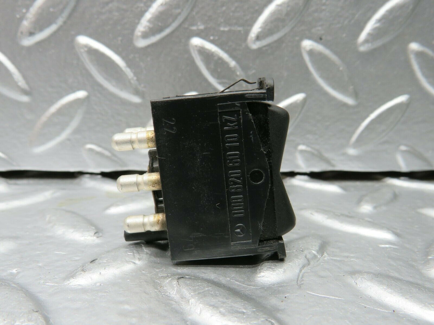 22779 Mercedes-Benz C107 450SLC Coupe Rear Heated Window Switch 0008206010