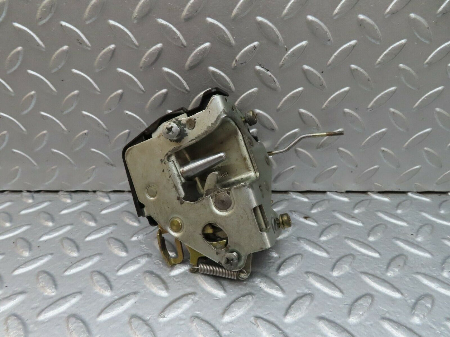 18039 Mercedes-Benz W123 200 Front Left Door Lock Mechanism 1237230108