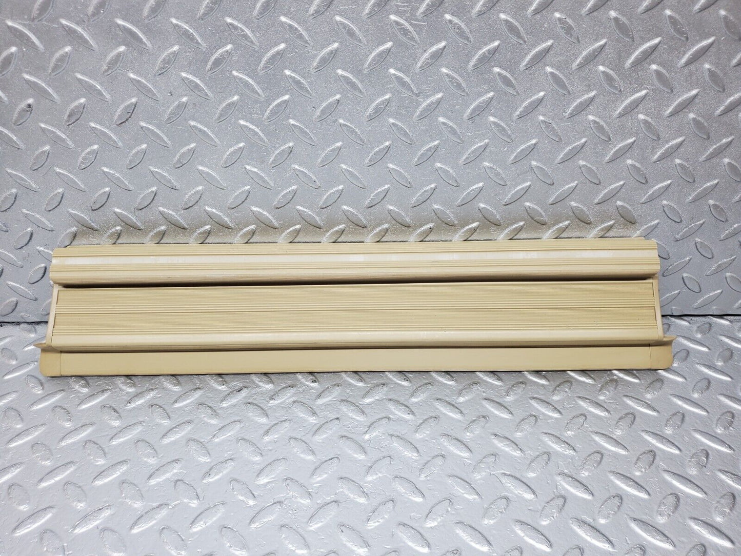 45618 Mercedes-Benz W126 420SE Rear Left Door Sill Trim Beige