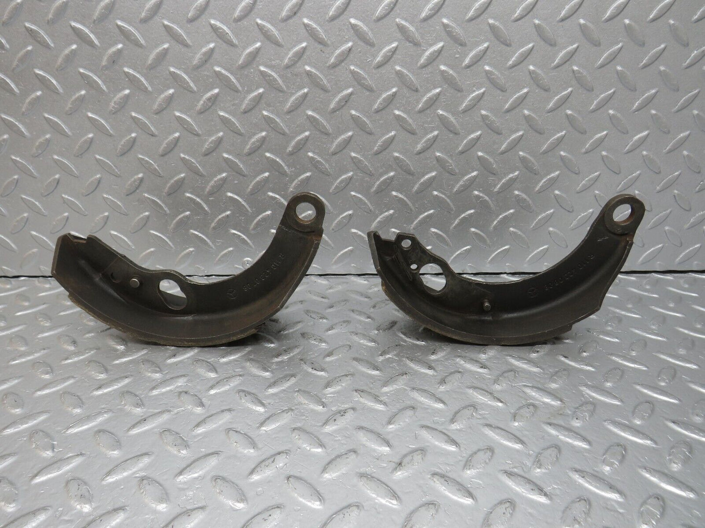 40502 Mercedes-Benz W110 230 Rear Brake Shoes 1104230808 1104230708