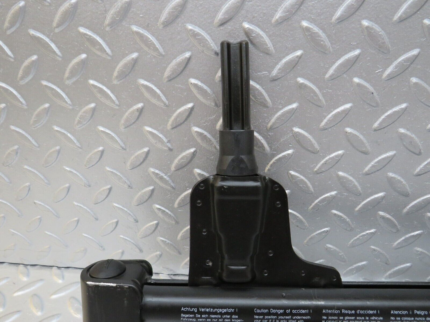 34861 Mercedes-Benz W210 320E Car Jack 2105830115