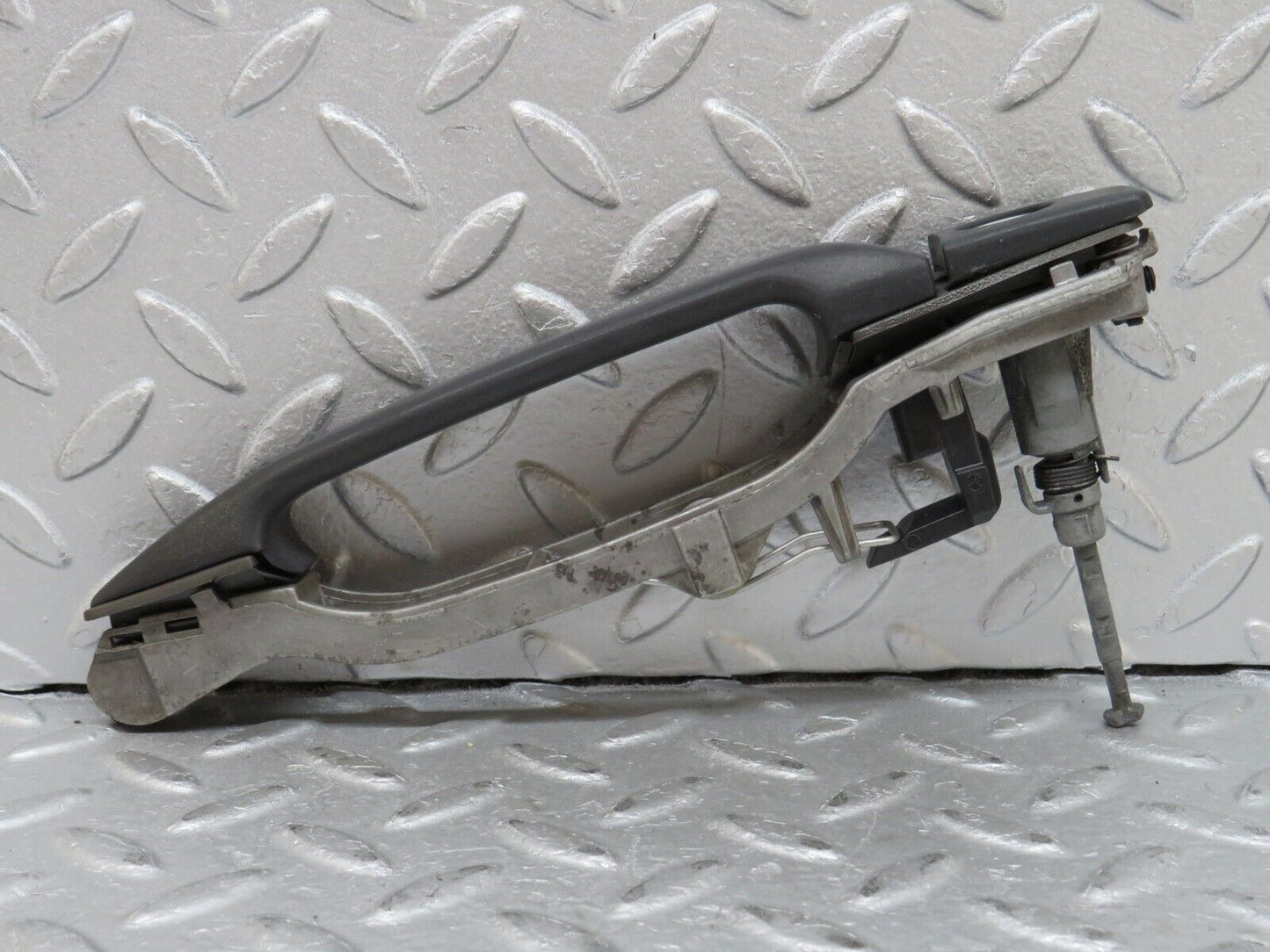 36642 Mercedes-Benz W201 190E Exterior Door Handle Front Left No Key