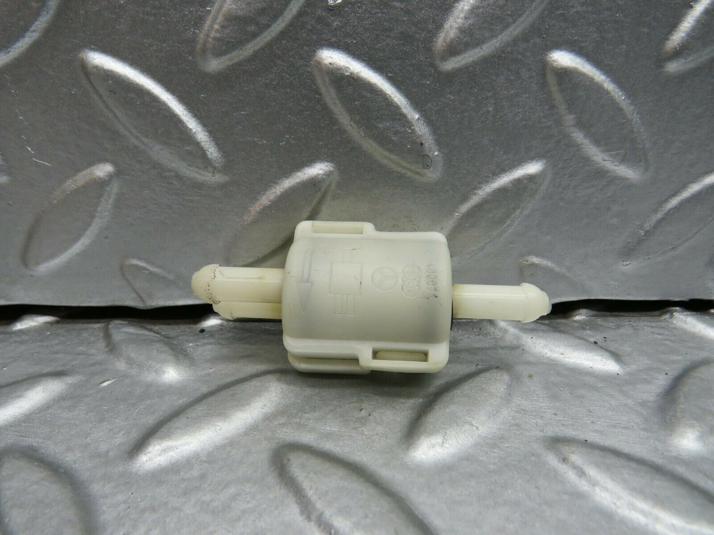 22298 Mercedes-Benz S123 280TE Wagon Windscreen Washer Fluid Distributor