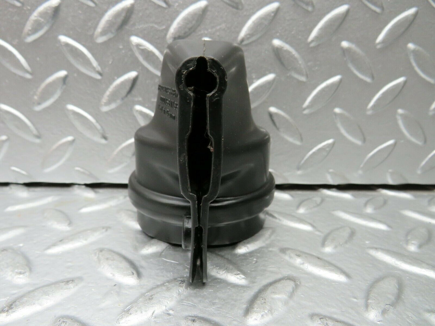 22913 Mercedes-Benz C107 450SLC Coupe Ignition Coil Protective Cap 0001581785