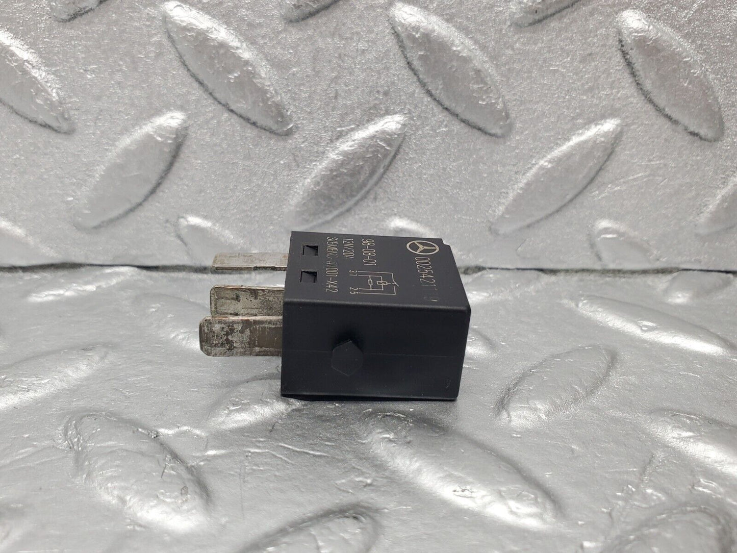 46920 Mercedes-Benz R129 320SL Coupe Indicator Relay 0025421119