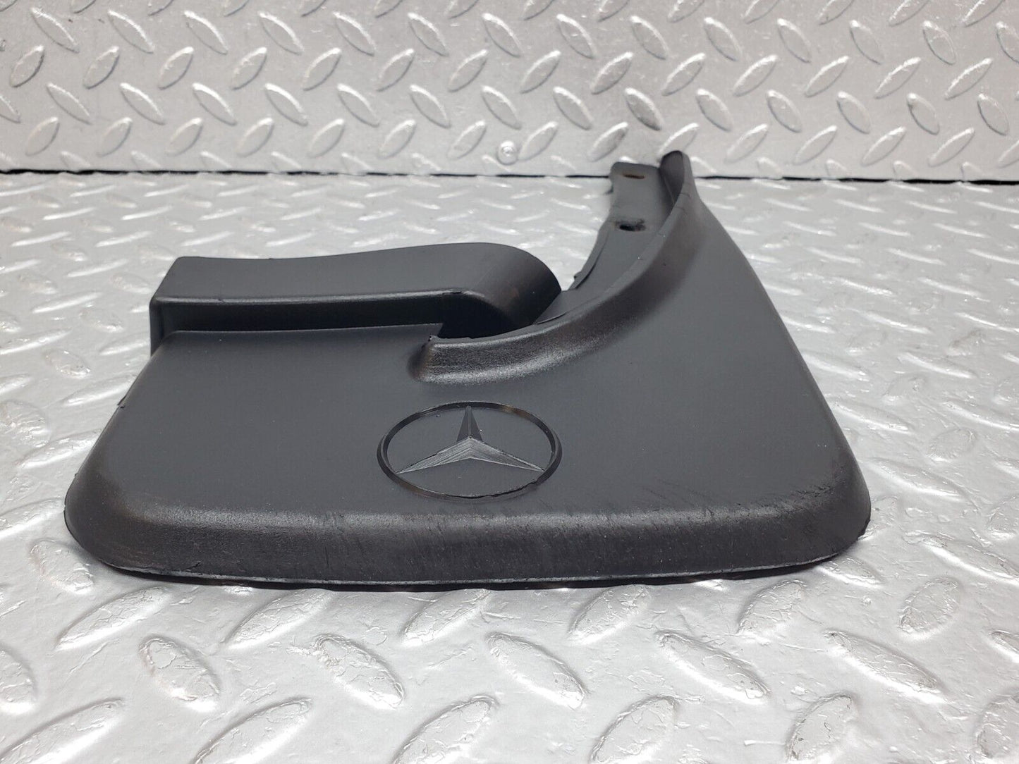 44833 Mercedes-Benz W124 220E Front Right Mud Flap
