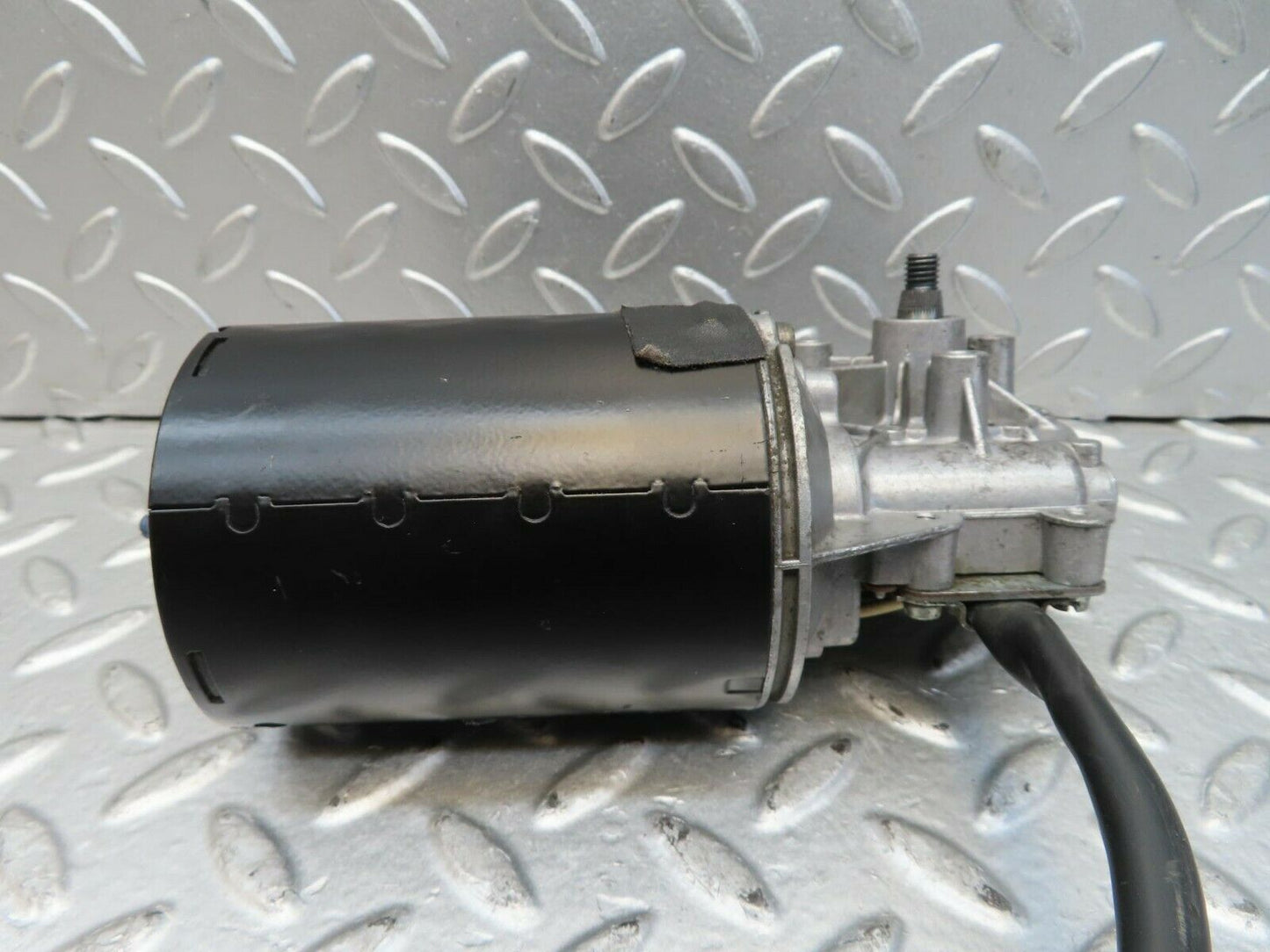 15475 Mercedes-Benz W123 230E Wiper Motor Bosch 0390341077