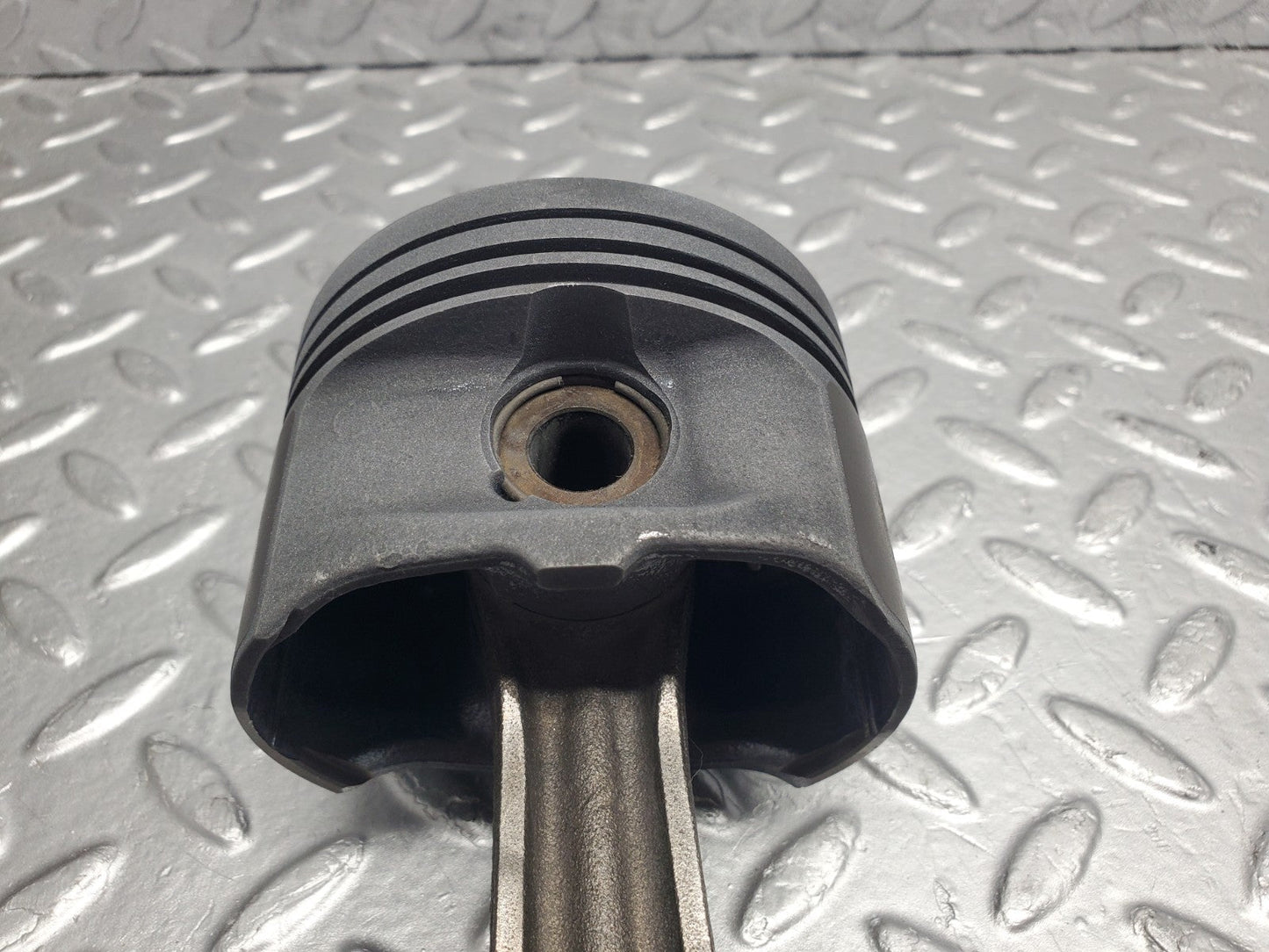 W124 Wagon piston with connecting rod used OEM