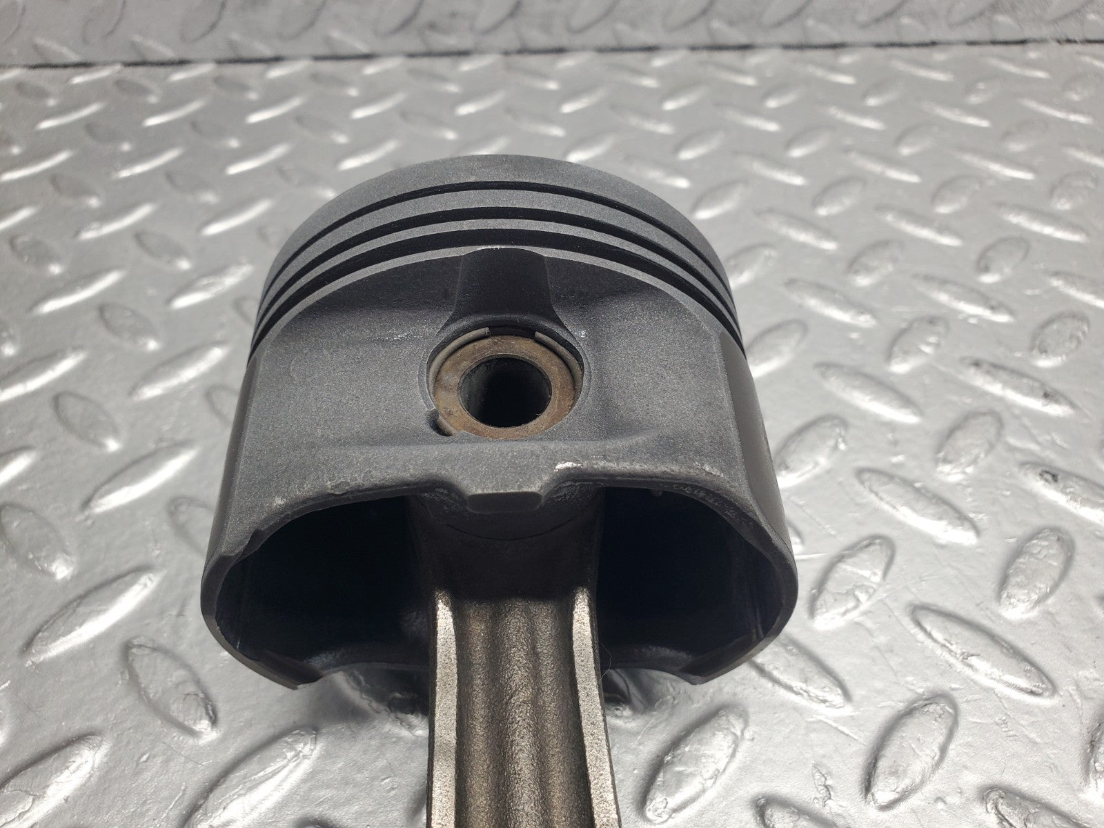 W124 Wagon piston with connecting rod used OEM