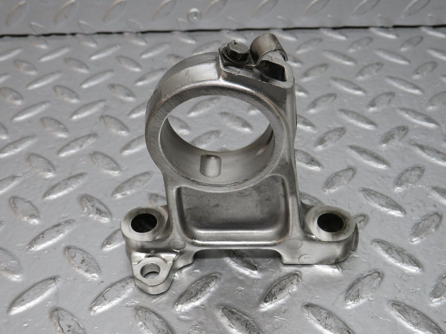0257 Mercedes-Benz W123 220D Camshaft Tower Bearing 6210511216