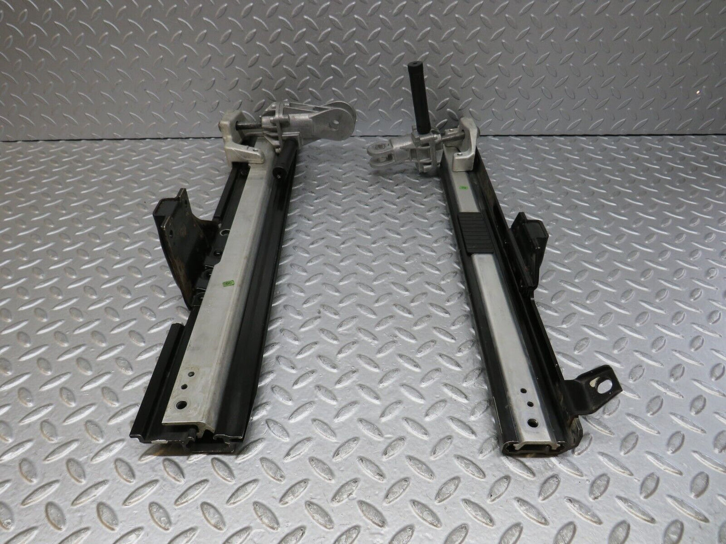 36844 Mercedes-Benz R129 300SL-24 Front Left Seat Rail 2x 1298200707 1298202107 1136201030 1136201020