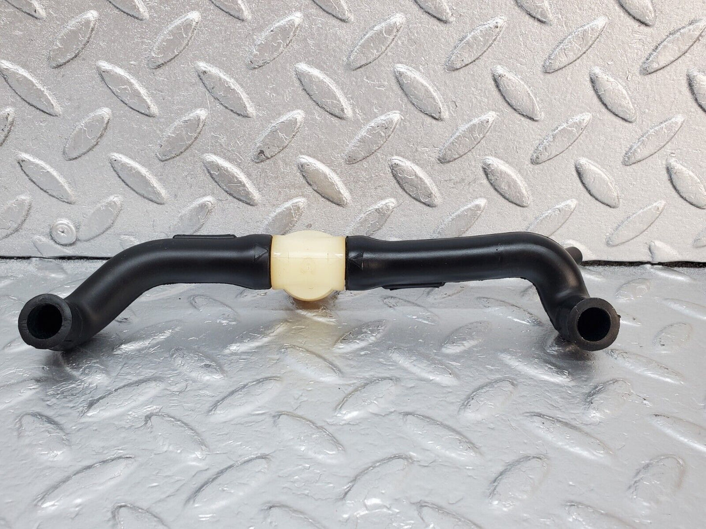 45396 Mercedes-Benz 280E M110.983 Air Intake Pipe 1100946082 1100944582