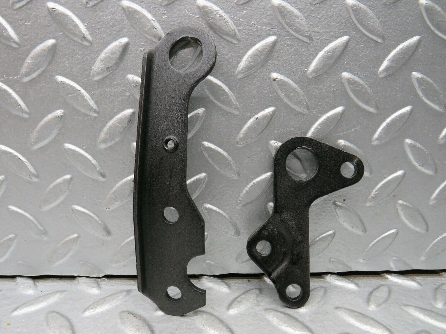 21896 Mercedes-Benz W126 300SE Engine Lifting Eyes Hooks