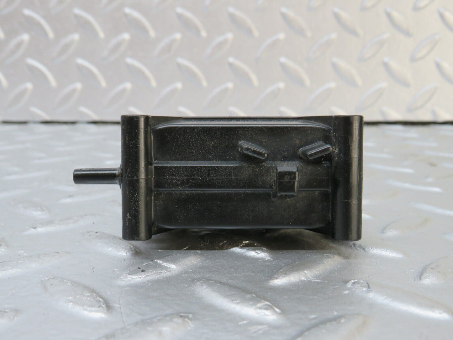 33904 Mercedes-Benz W124 260E Door Lock Vacuum Actuator Rear Right