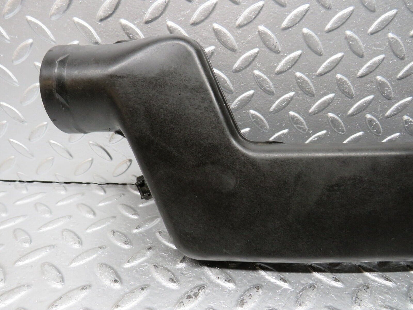 31200 Mercedes-Benz S124 220TE Wagon Air Intake Pipe 1141400012 1110940091