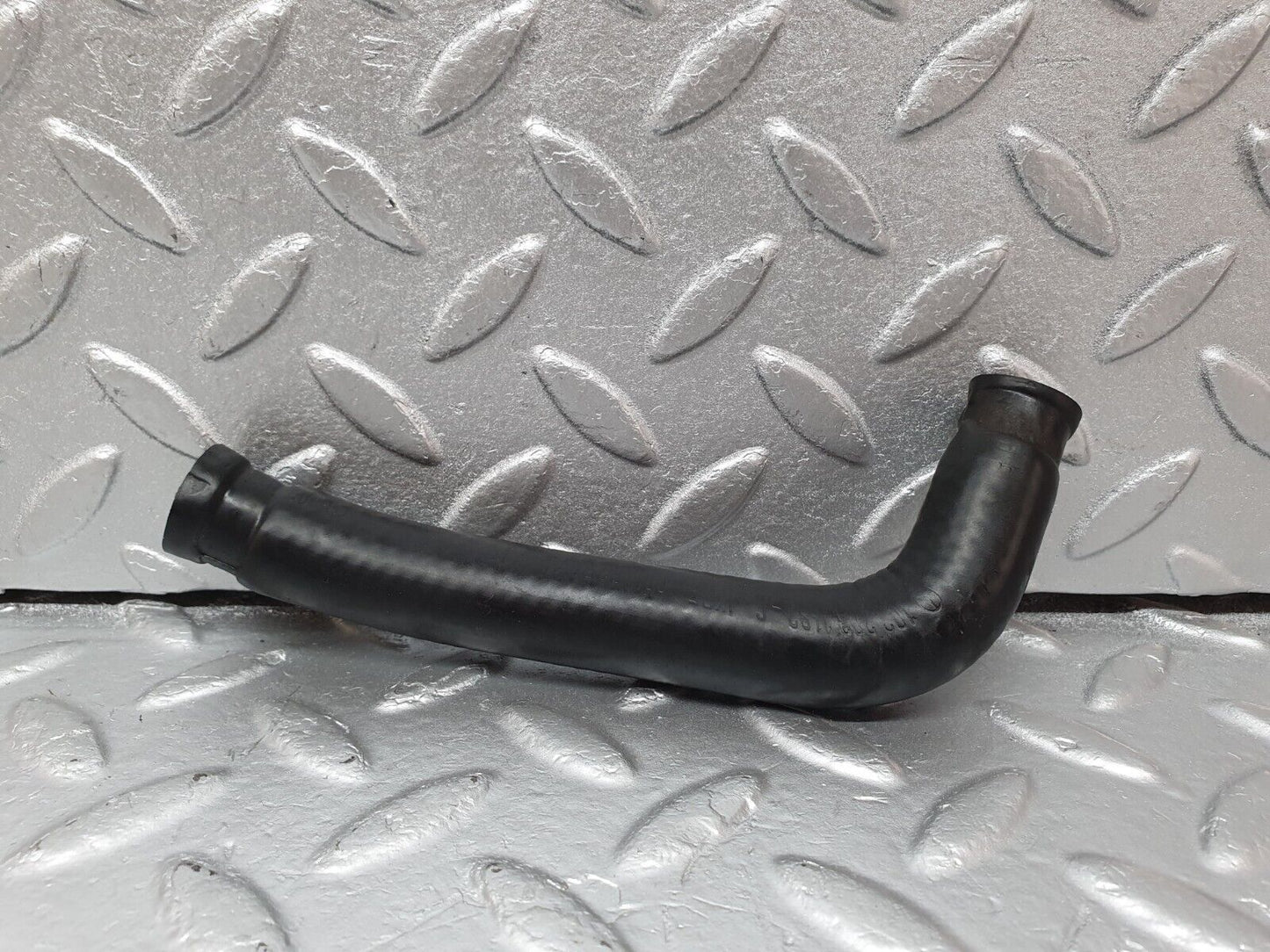 41623 Mercedes-Benz W124 200E Carburettor Heating Coolant Hose Pipe 1022031182