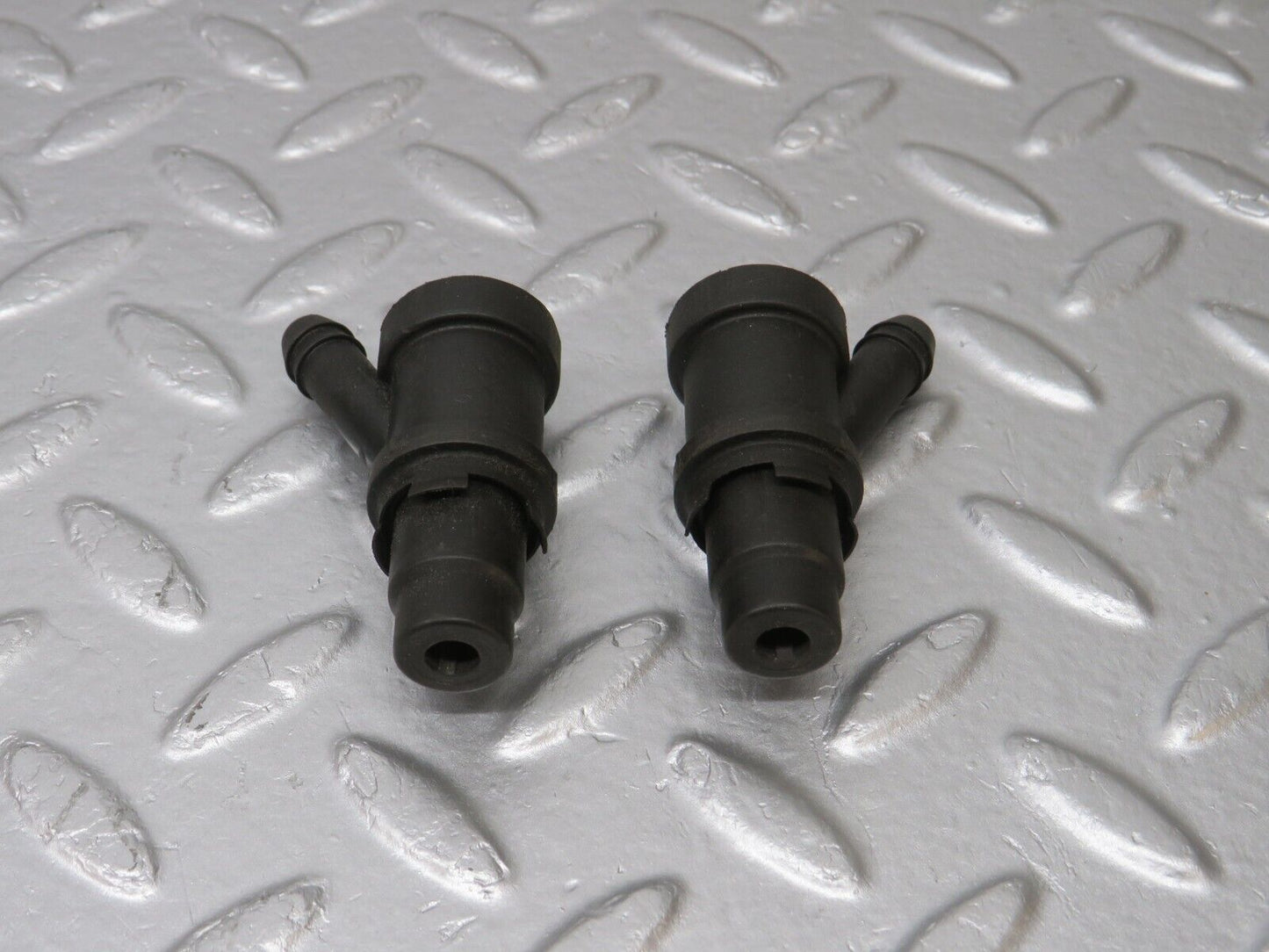 40265 Mercedes-Benz R107 Fuel Injector Holder 2x