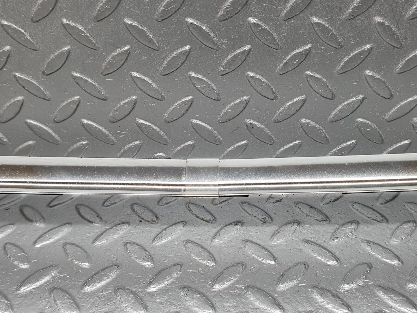 41296 Mercedes-Benz W126 300SE Front Windscreen Top Chrome Frame Trim
