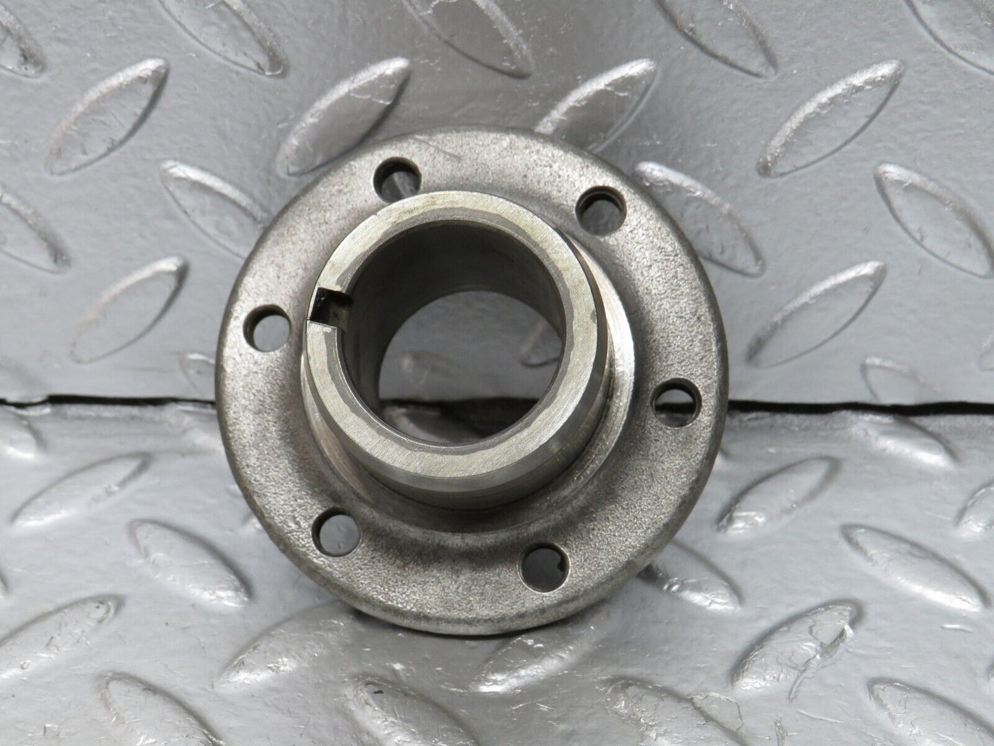 32968 Mercedes-Benz C107 R107 350 V8 Crankshaft Sleeve Hub