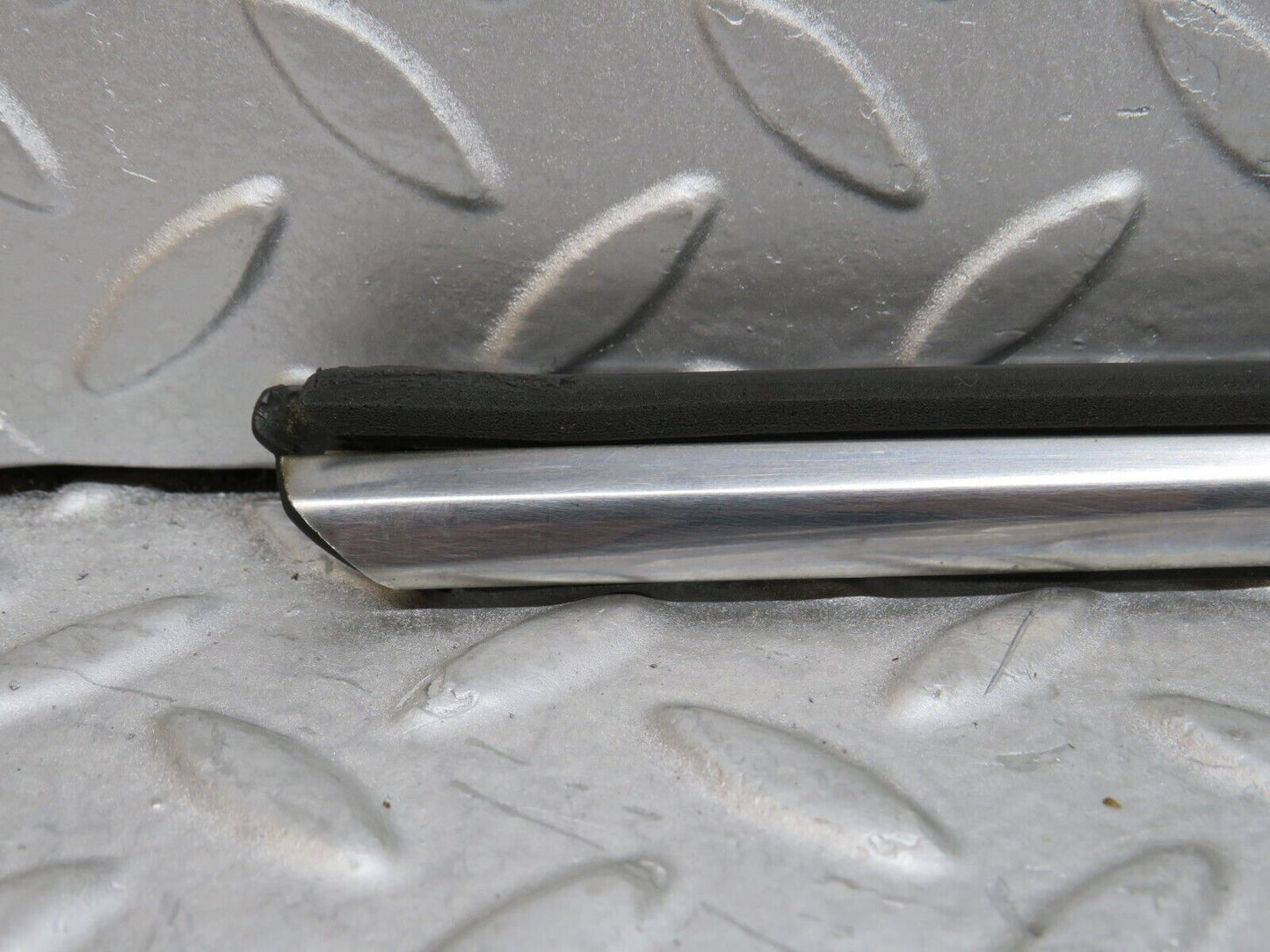 37435 Mercedes-Benz W109 300SEL Front Left Door Centre Moulding Trim