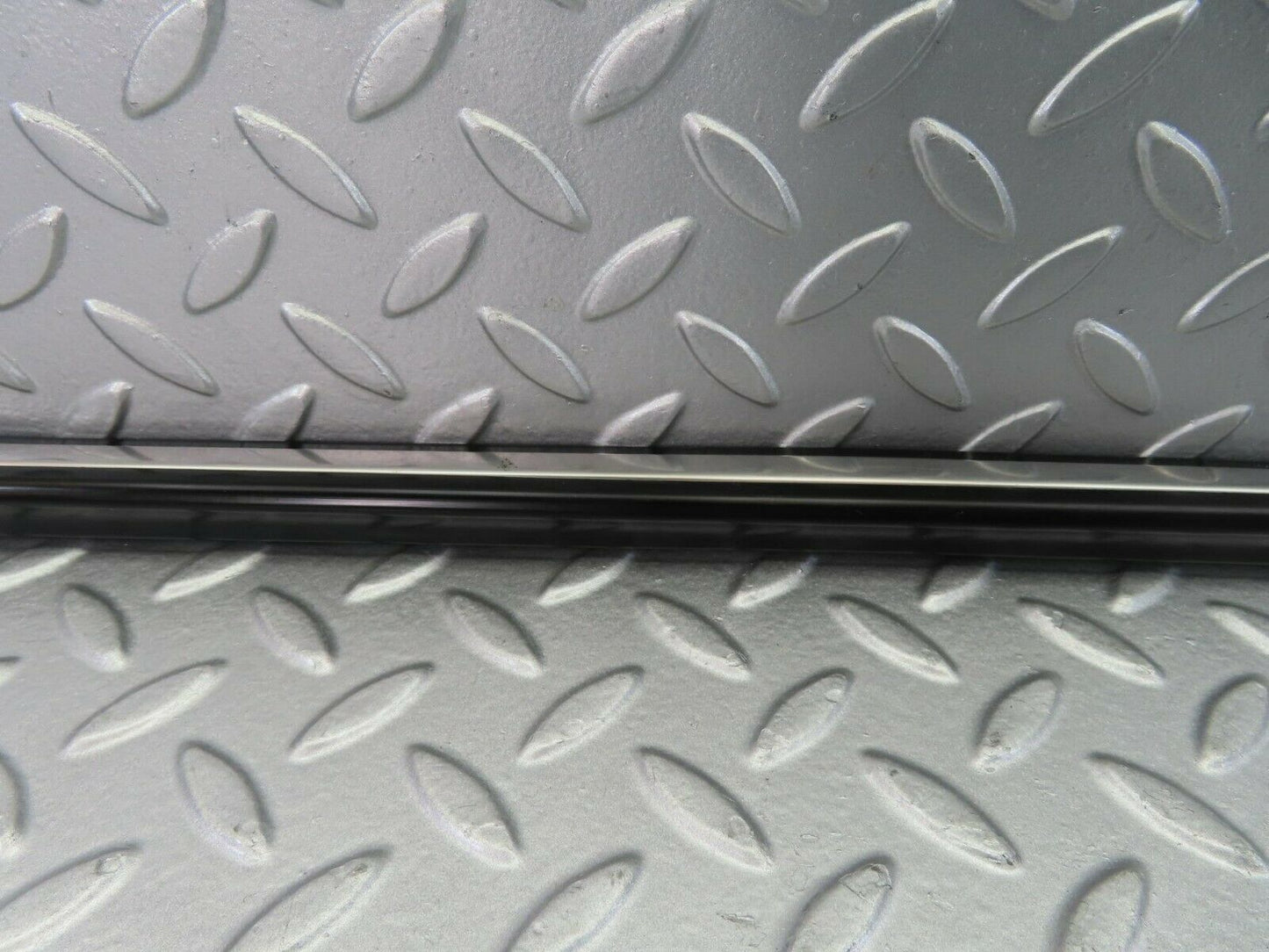 10241 Mercedes-Benz W123 Rear Right Door Centre Moulding Trim