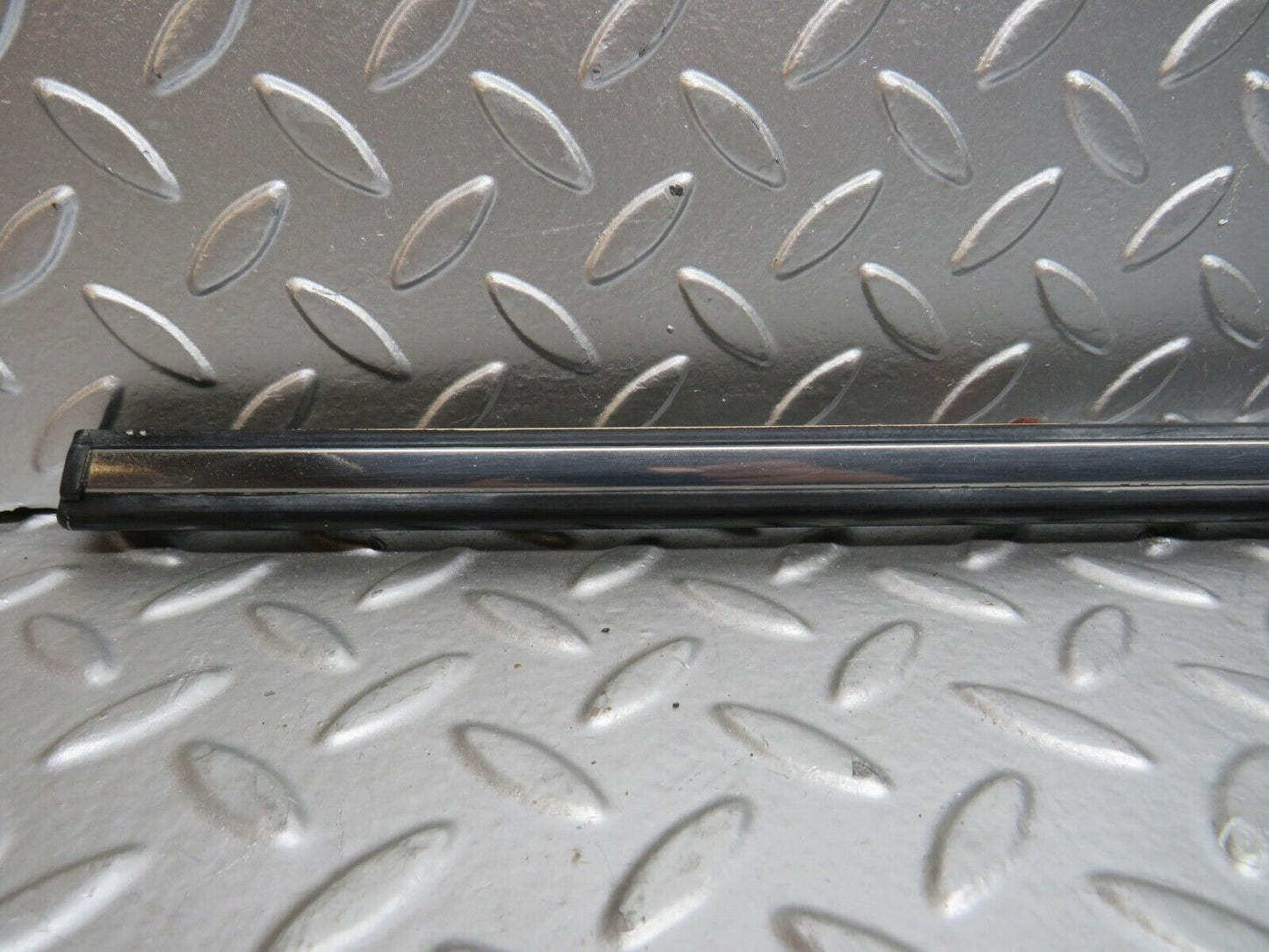 28621 Mercedes-Benz W123 280E Rear Left Fender Centre Moulding Trim