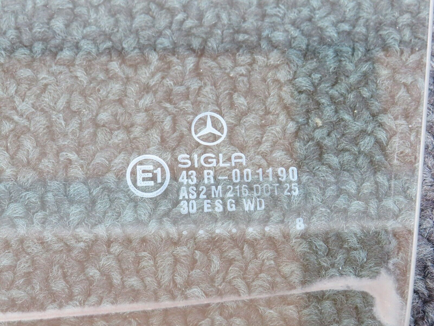 33830 Mercedes-Benz W201 190E 2.0L Front Left Door Window Glass