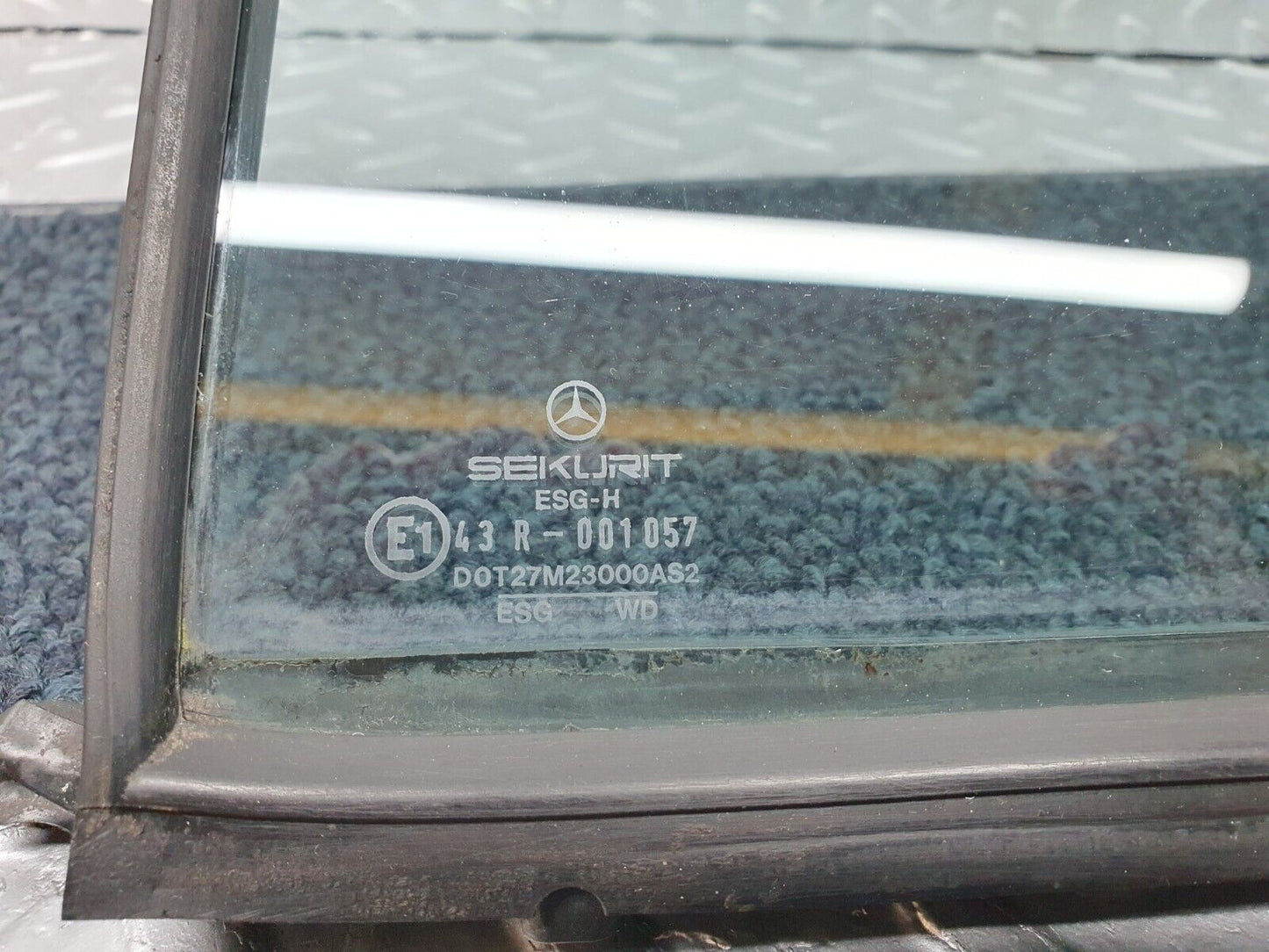 41411 Mercedes-Benz W124 200E Rear Left Quarter Window Glass 1247350524
