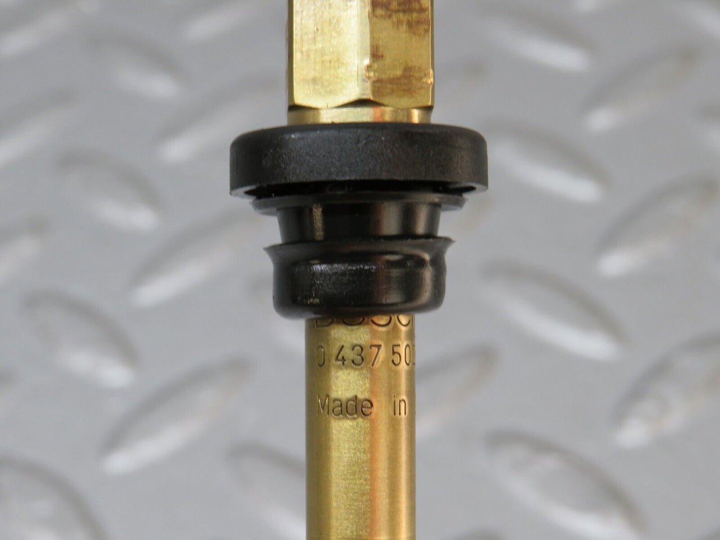 34471 Mercedes-Benz C126 380SEC Coupe Fuel Injector Bosch 0437502047