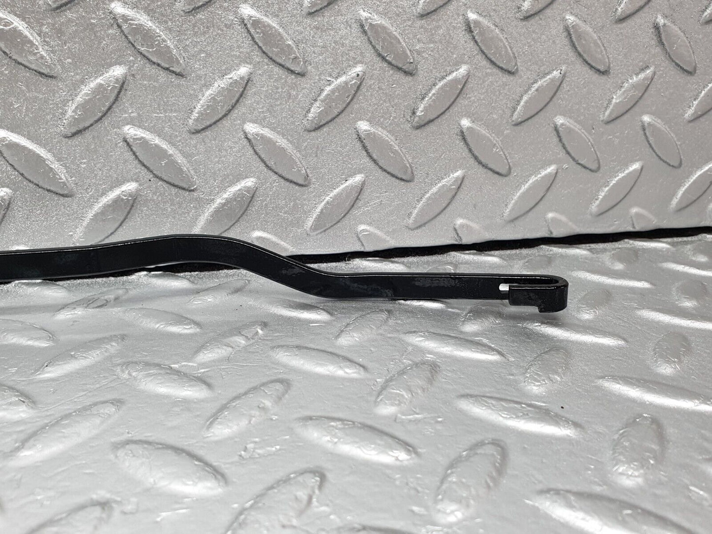 43705 Mercedes-Benz C126 380SEC Coupe Windscreen Wiper Arm Left Side Bosch