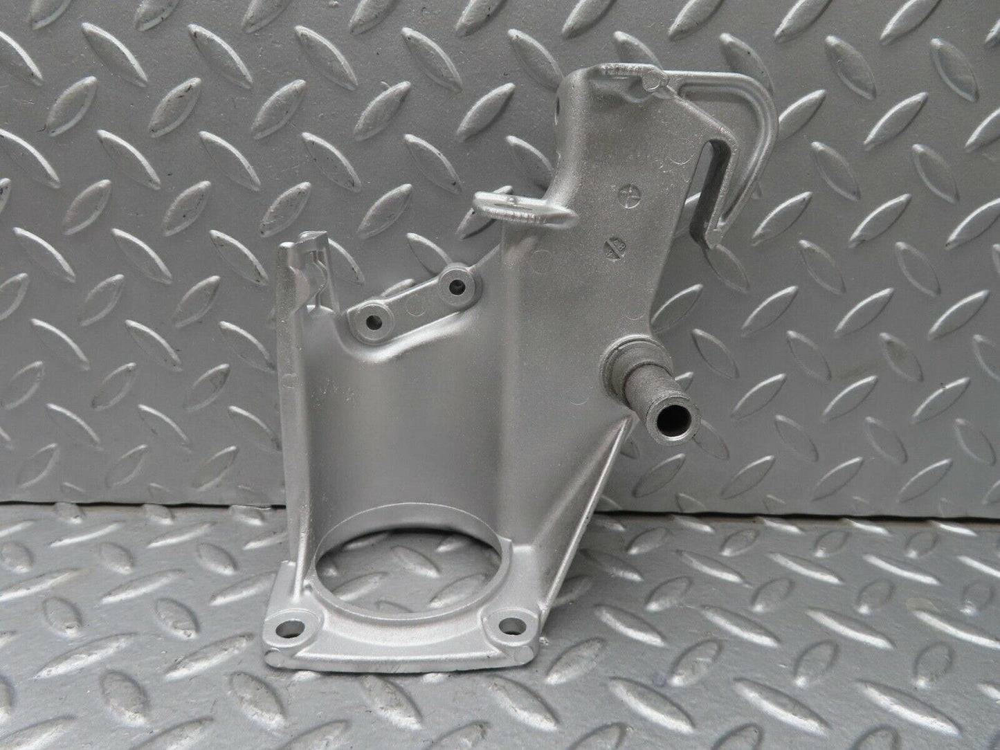 13534 Mercedes-Benz W123 200 Brake Pedal Bracket 1232900219