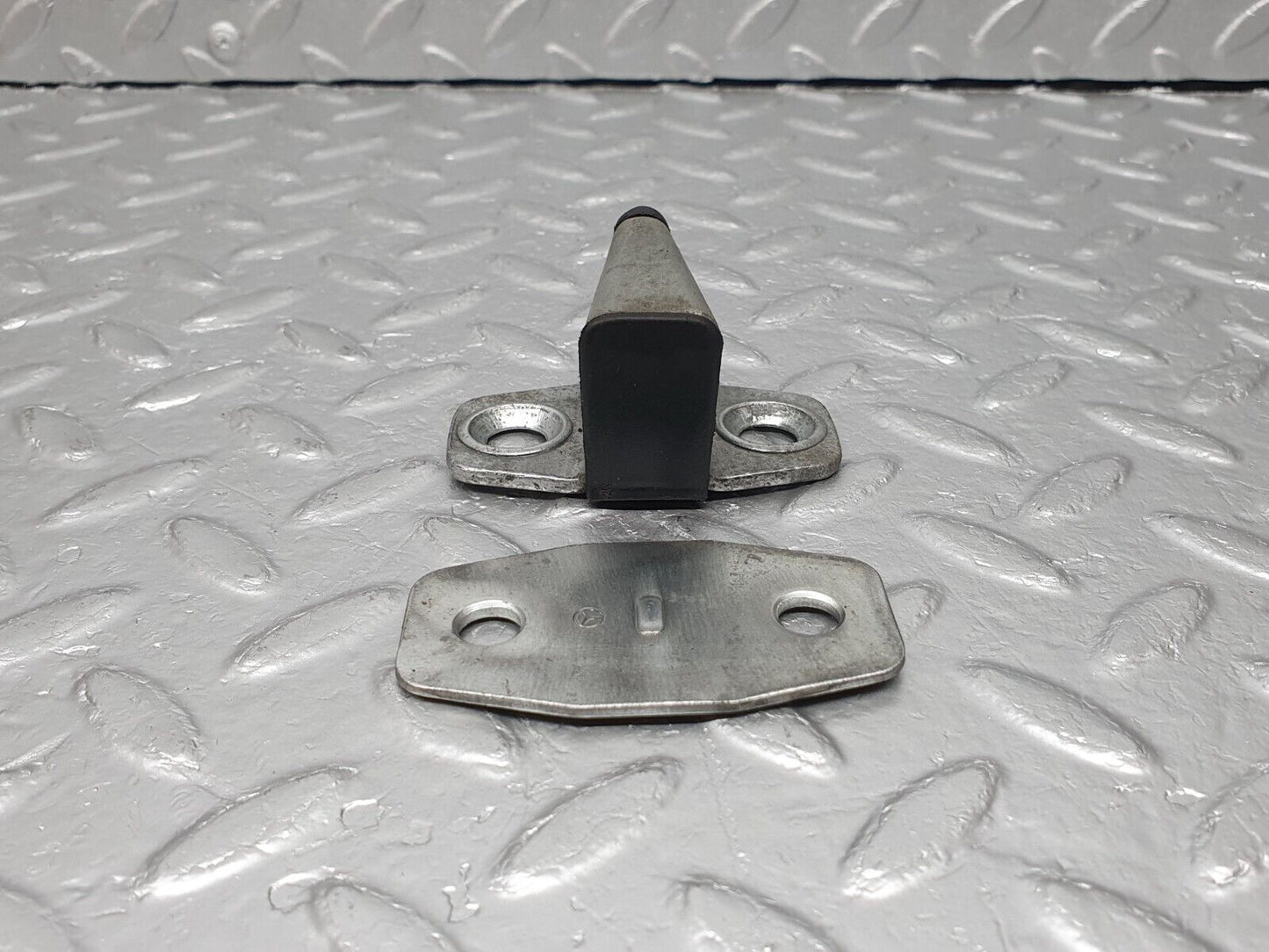 41691 Mercedes-Benz W124 200E Door Lock Latch