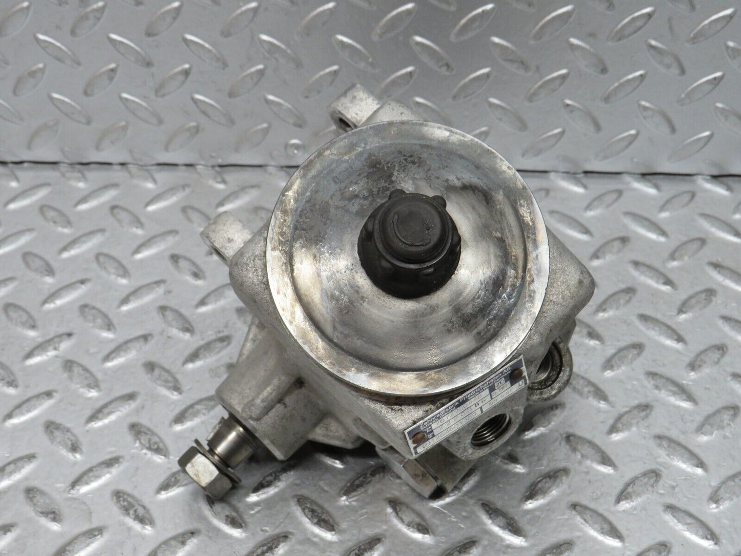 28706 Mercedes-Benz W123 230E Power Steering Pump 1264601380