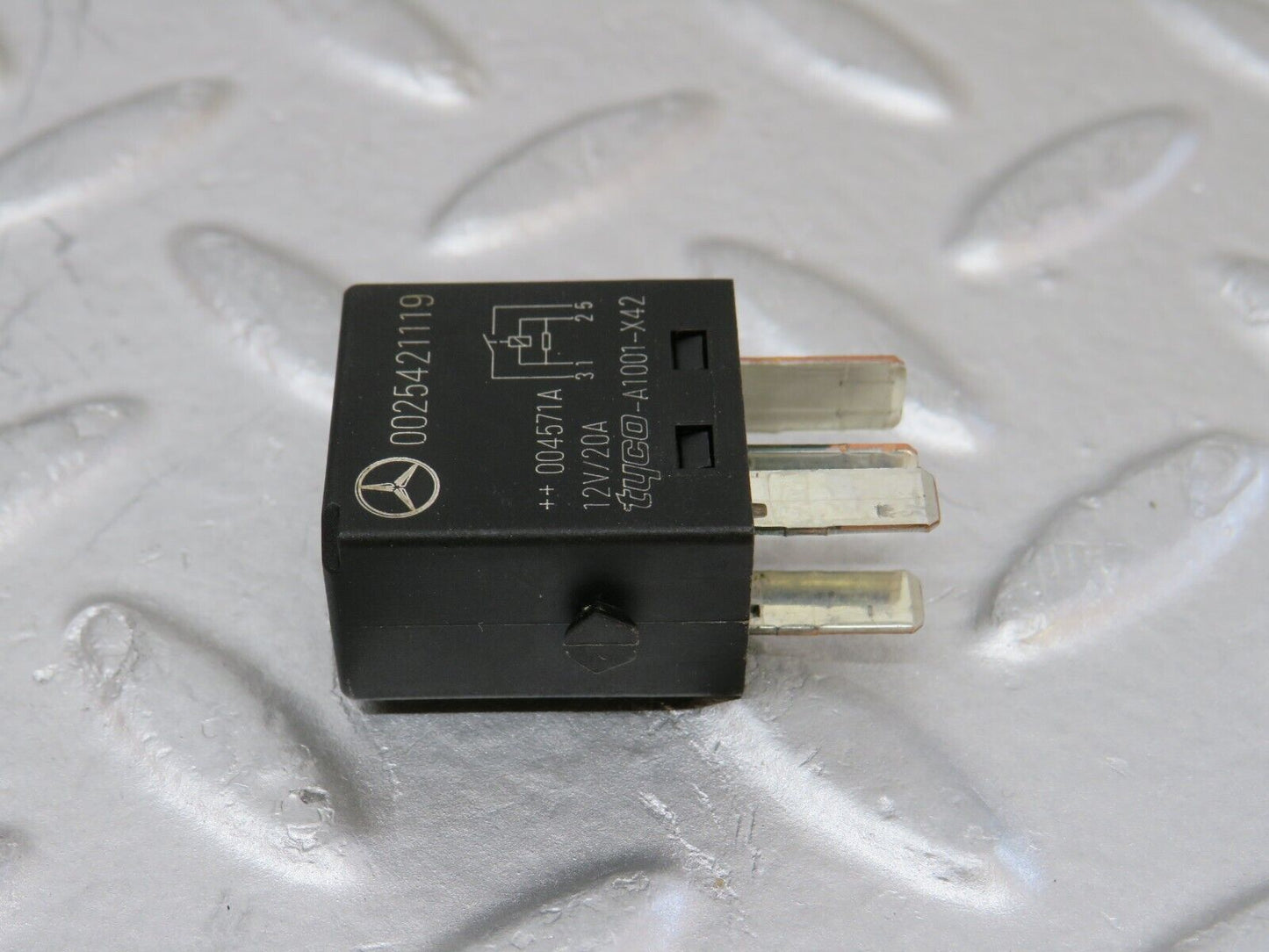 34873 Mercedes-Benz W210 320E Indicator Relay 0025421119